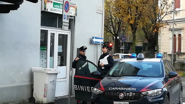 Il carabinieri sul posto della rapina a Voghera