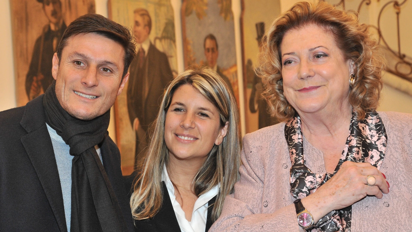 Il vicepresidente dell’Inter Javier Zanetti con la moglie Paula e Diana Bracco, presidente e ad del Gruppo Bracco