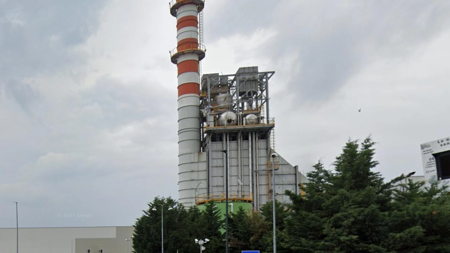 Nuovo stabilimento. Gli abitanti della zona puntano il dito:: "Fumi minacciosi" Nuovo stabilimento. Gli abitanti della zona puntano il dito:: "Fumi minacciosi"