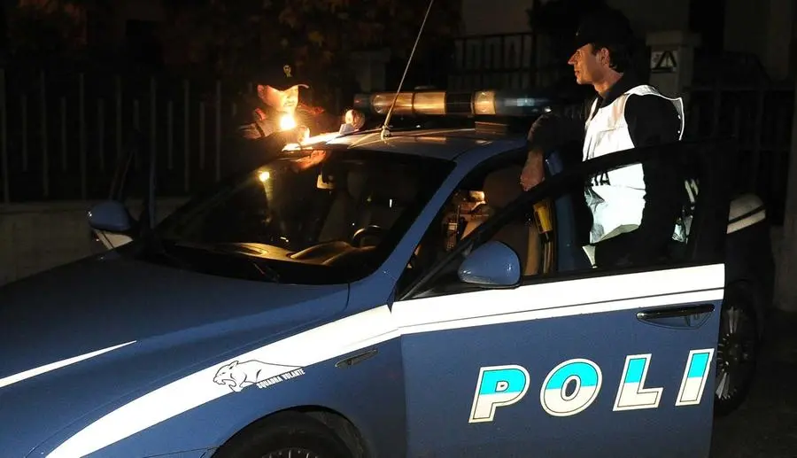 Assiste ad una rapina a mano armata e affronta il bandito: 29enne ferito