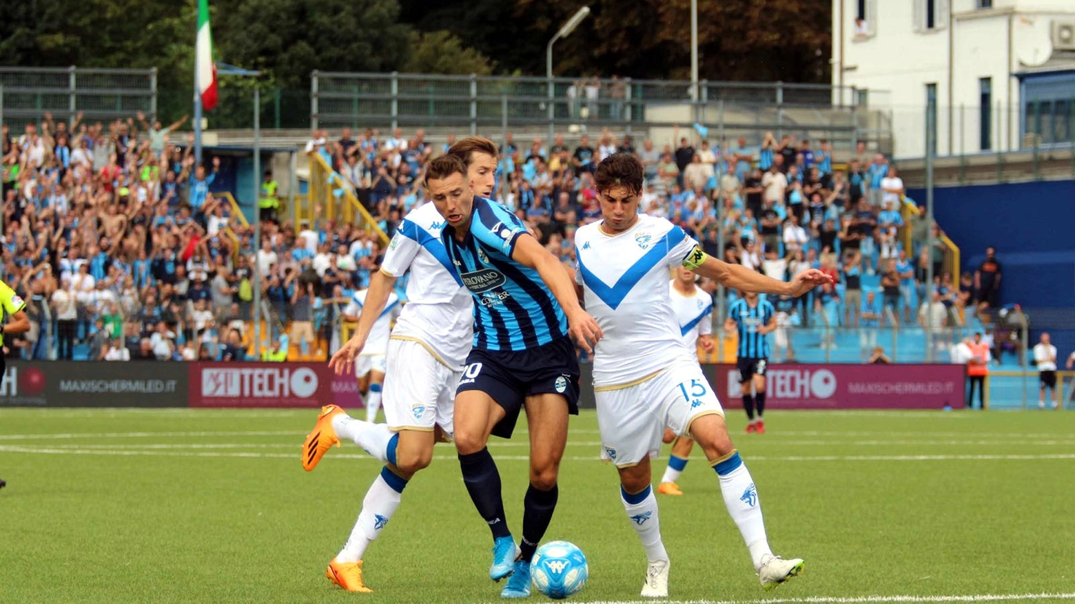 Il bluceleste Novakovich durante la sfida casalinga contro il Brescia