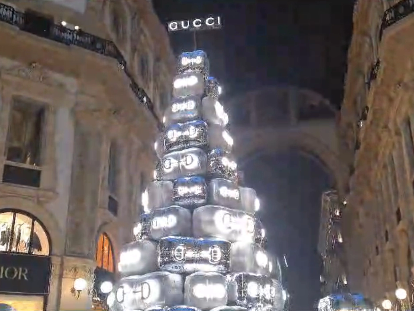 L'albero di Gucci nell'Ottagono della Galleria Vittorio Emanuele