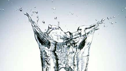 Un bicchiere d'acqua (La Presse)