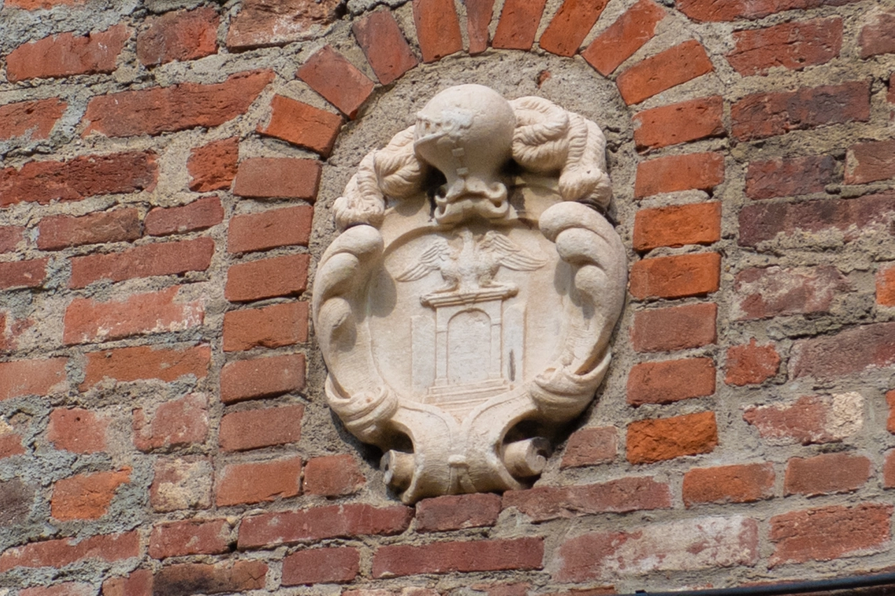 Lo stemma del castello di Macconago