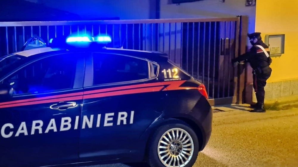 I carabinieri di Bresso sono intervenuti in casa durante l'aggressione
