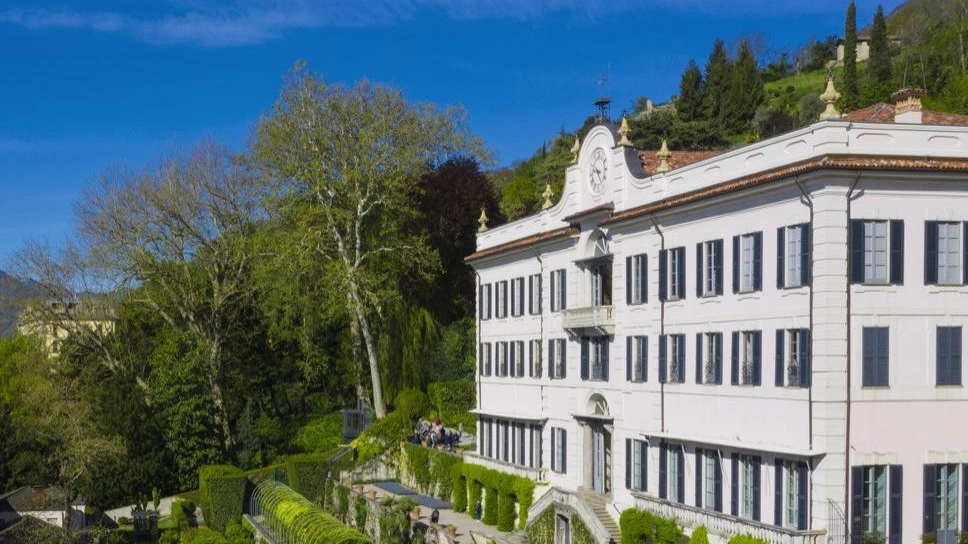 Nel parco di Villa Carlotta “spuntano“ le opere di Stefano Arienti Nel parco di Villa Carlotta “spuntano“ le opere di Stefano Arienti