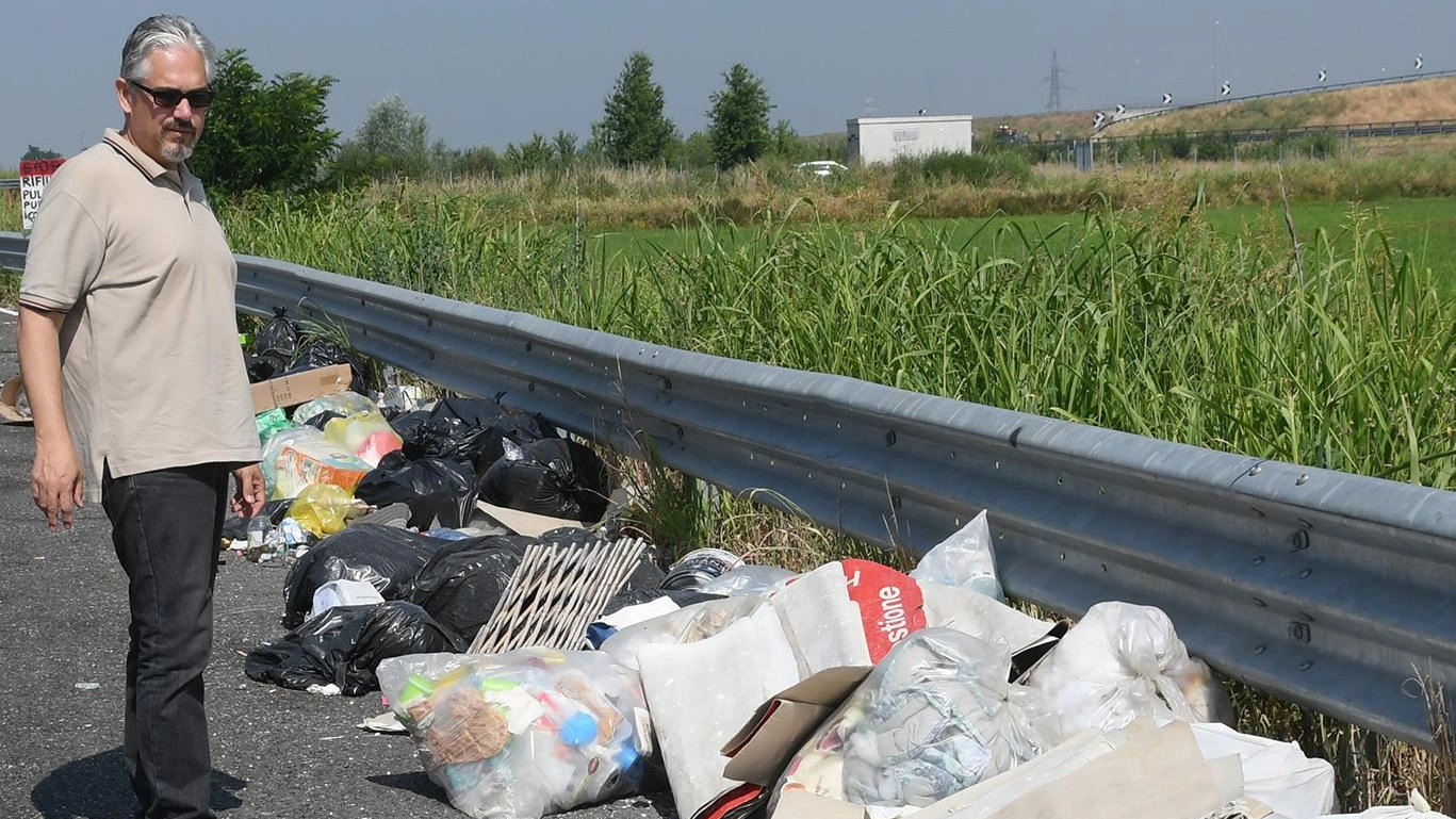 Emergenza discariche abusive Scattano fototrappole e multe Emergenza discariche abusive Scattano fototrappole e multe