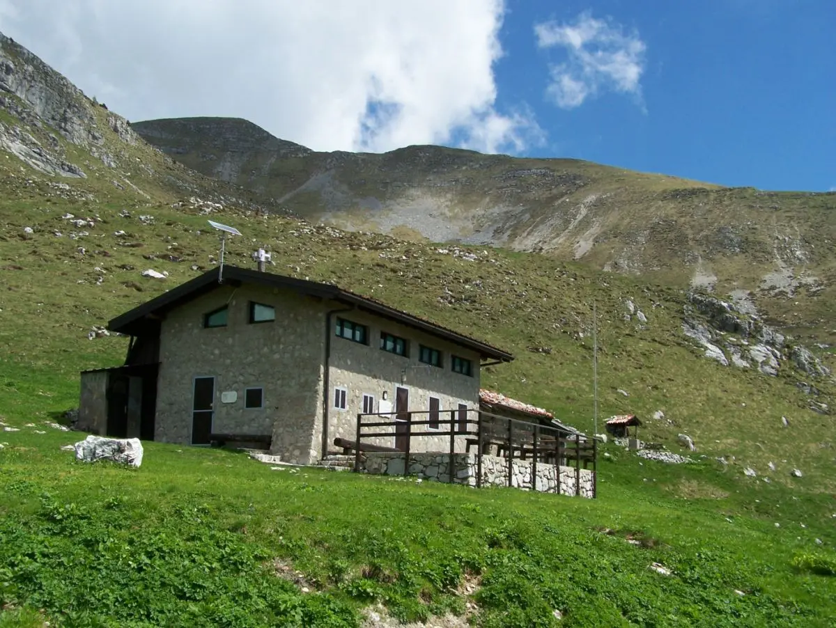 Baita Golla, donato al Cai il rifugio degli escursionisti