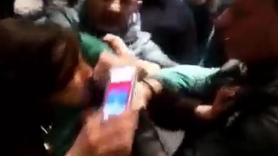 Un frame del video realizzato dagli attivisti per riprendere l'azione