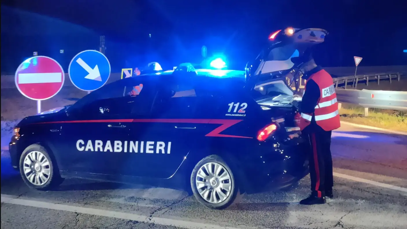 Le prodezze del giovane sono state segnalate ai carabinieri da un residente
