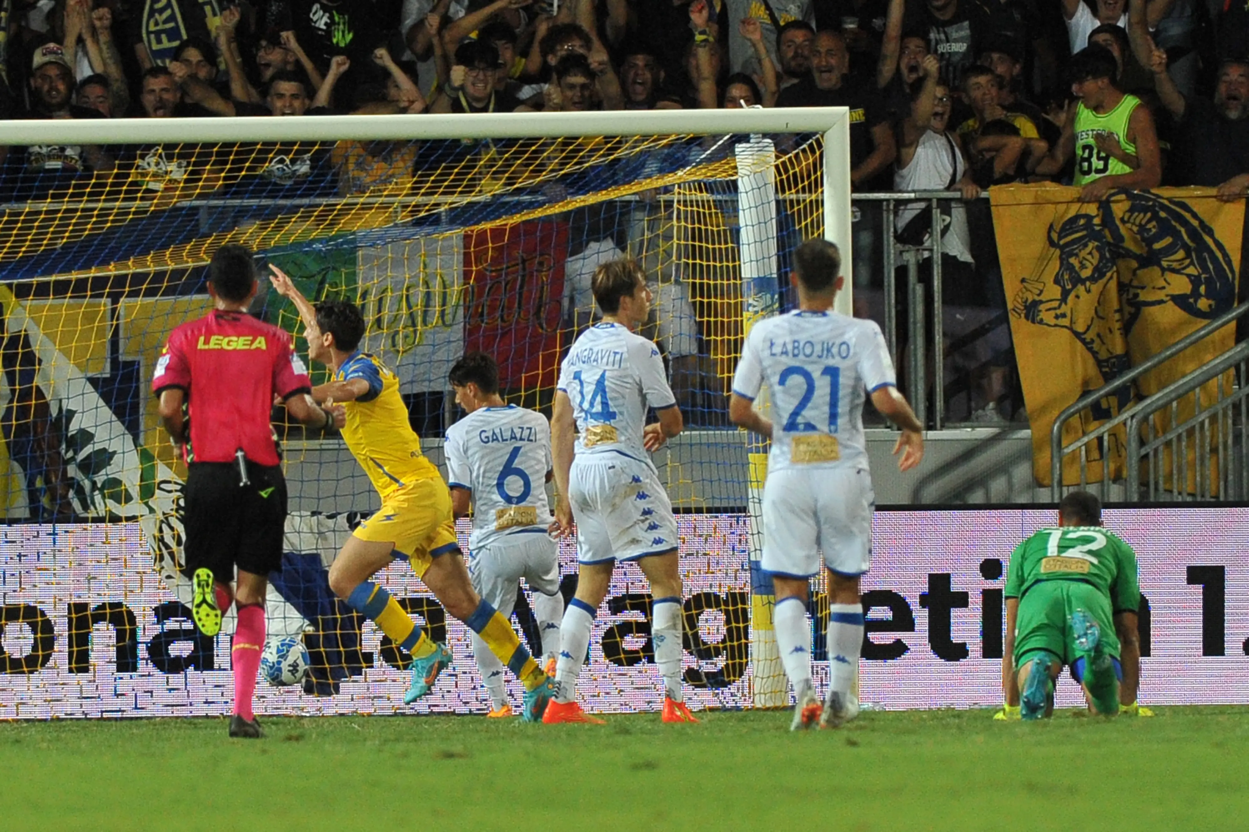 Serie B, Brescia travolto dal Frosinone 3-0