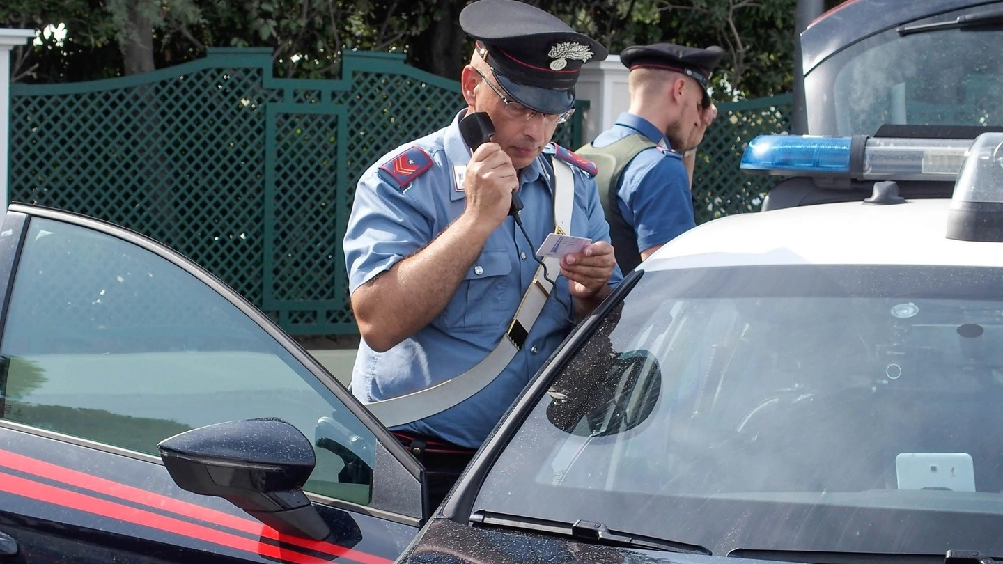 Carabinieri durante un intervento (Foto d’archivio)