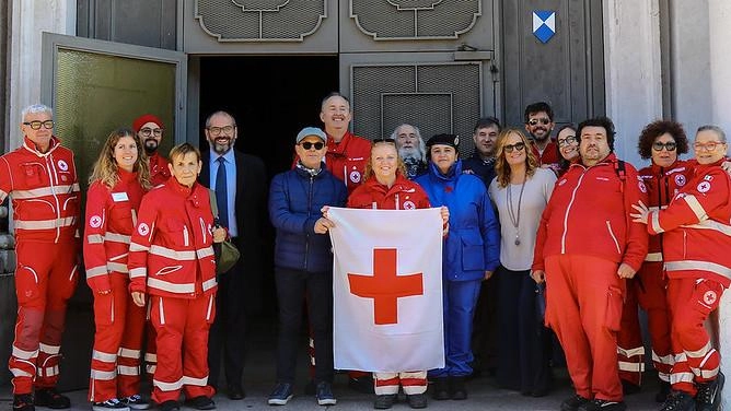 Lo Scudo Blu protegge la Cattedrale: "Passo per la pace, non un simbolo"
