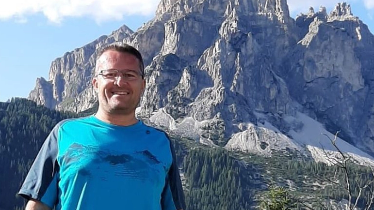 Mario Bressi, 45 anni, si è suicidato dopo avere ucciso i due figli di dodici anni