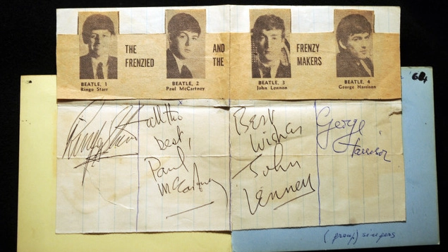 Gli autografi dei Fab Four, parte della collezione