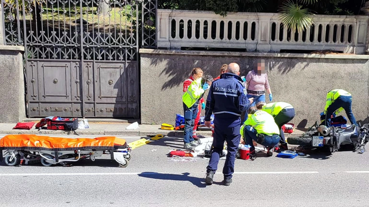 Centauro gravissimo  dopo lo schianto  Il casco vola a 30 metri