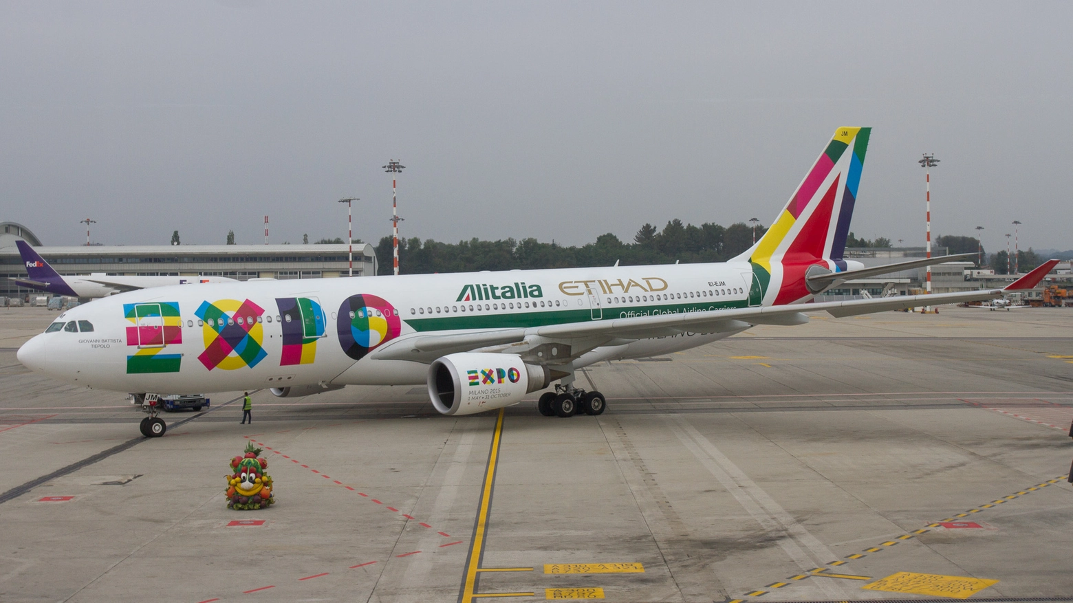 L'aereo Alitalia con la livrea Expo (Newpress)
