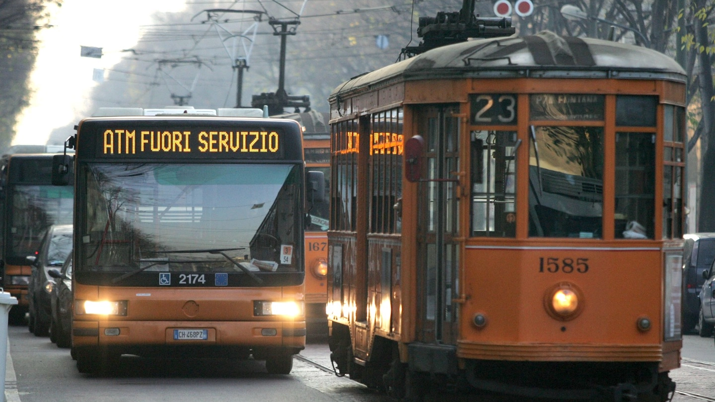 Mezzi pubblici fuori servizio a Milano (archivio)
