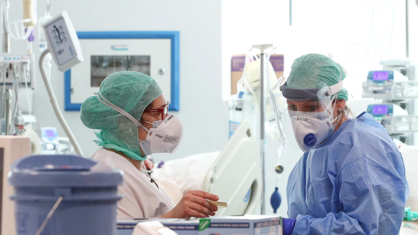 Terapia intensiva all’ospedale di Brescia, provincia che conta già 571 decessi