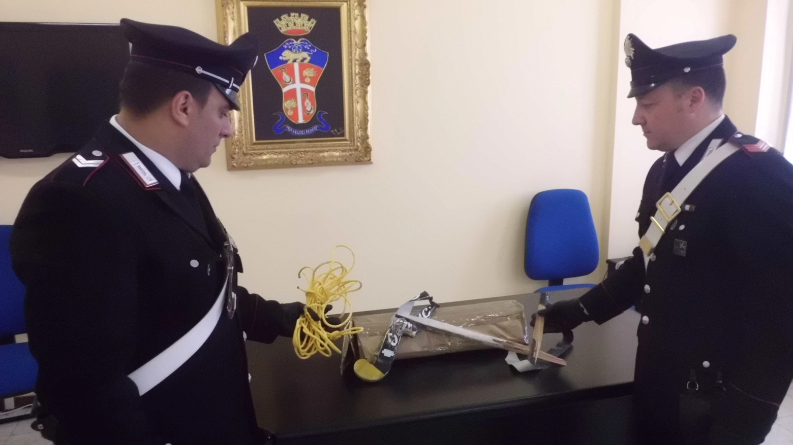 La mazza sequestrata dai carabinieri