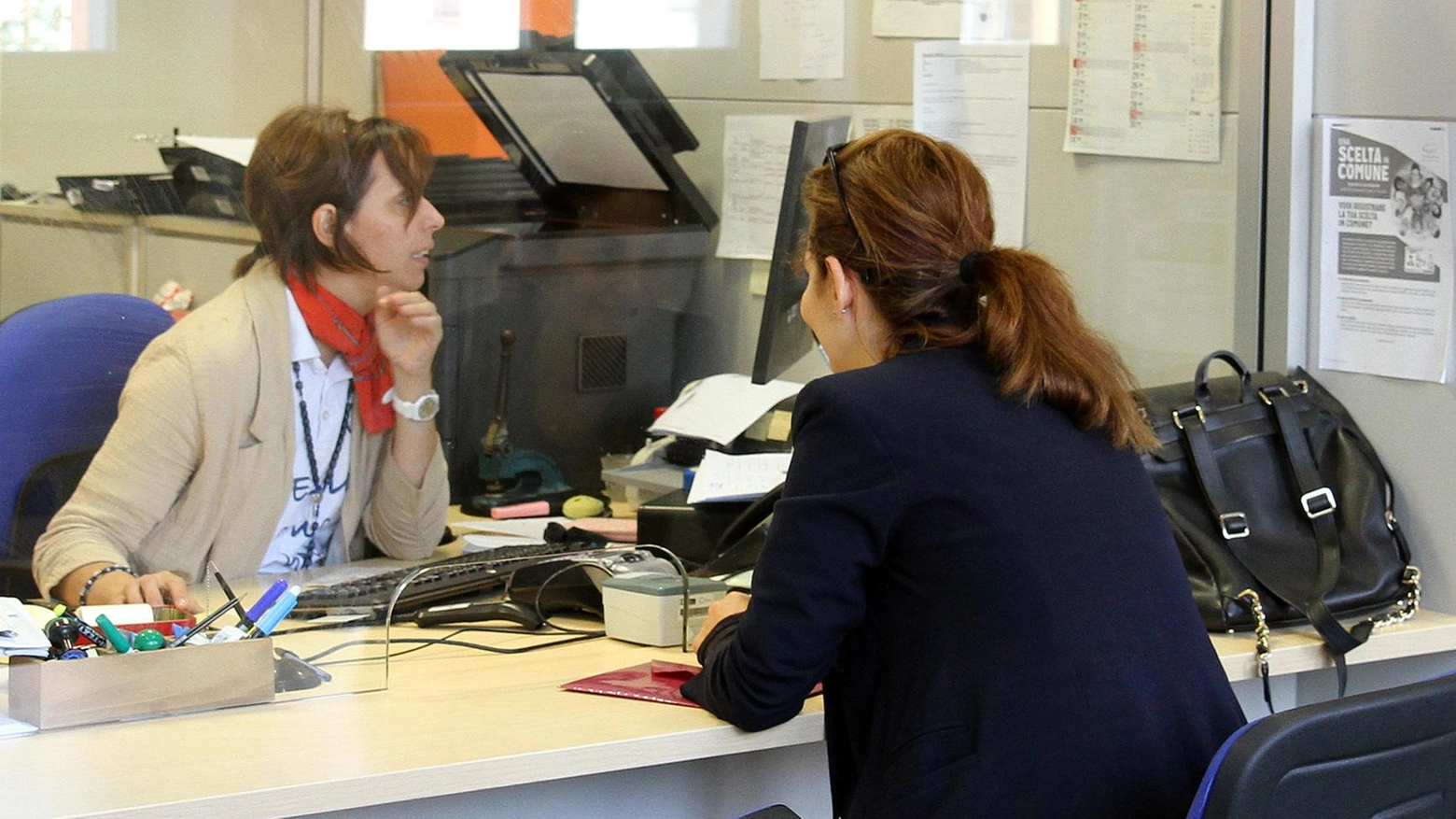 Carte d’identità attese per mesi: "Pochi addetti"