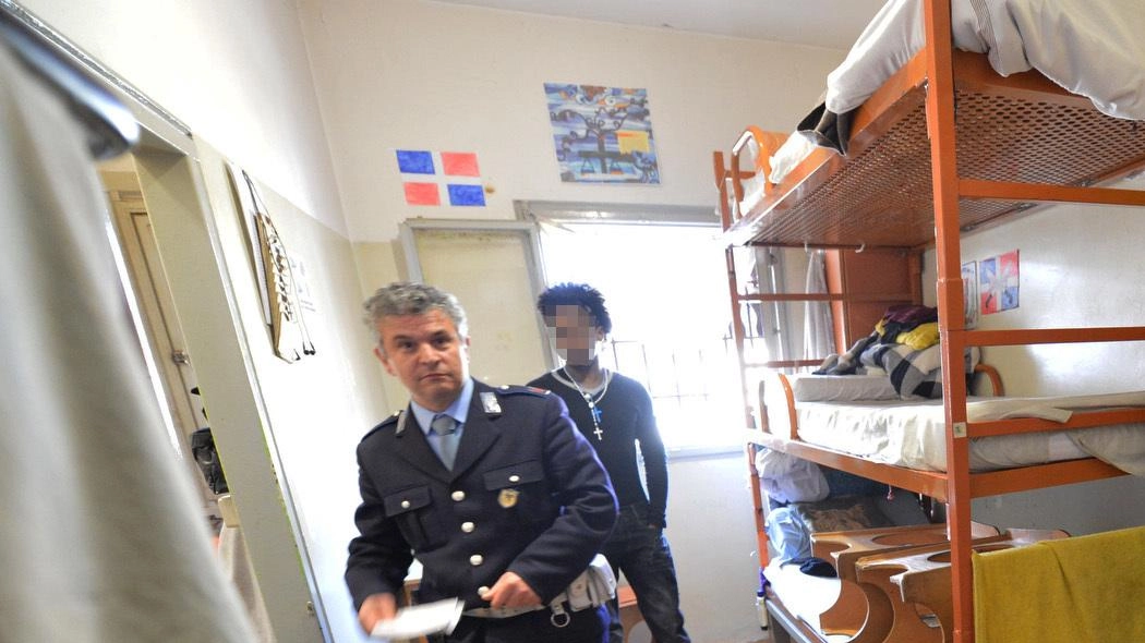 La nuova denuncia del sindacato: "In carcere agenti ad alto rischio" La nuova denuncia del sindacato: "In carcere agenti ad alto rischio"