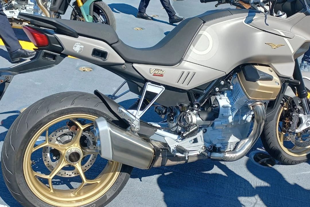 Moto Guzzi V100 Mandello Aviazione Navale