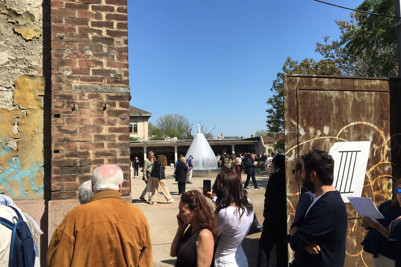 Alcova al Fuorisalone 2023, la coda all'ingresso