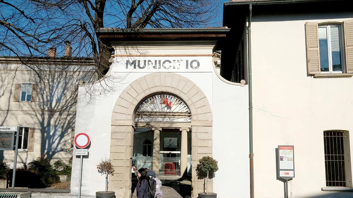 Il municipio di Muggiò Il municipio di Muggiò
