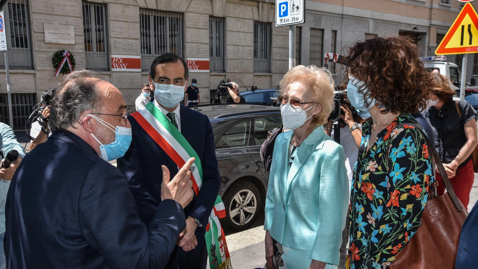Il sindaco Sala, Beppe Giulietti e Stella e Benedetta Tobagi 