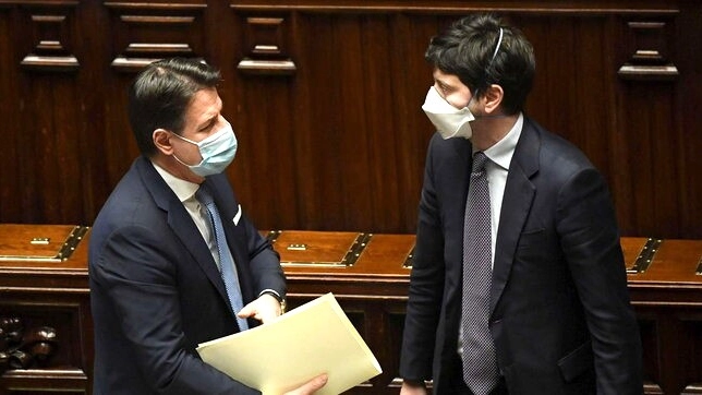 L'ex presidente del Consiglio Giuseppe Conte (a sinistra) e l'ex ministro della Salute Roberto Speranza