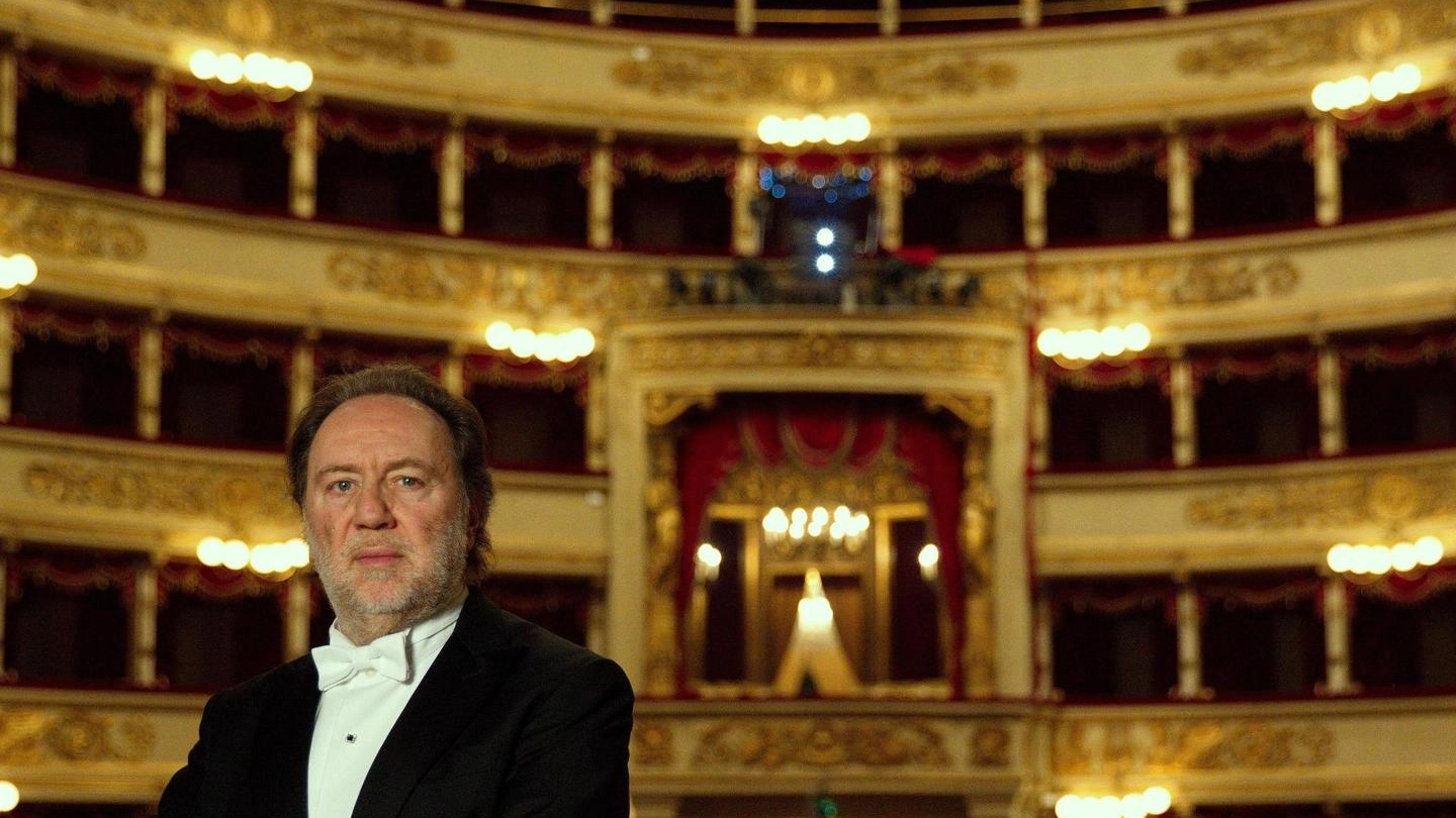 Il maestro Riccardo Chailly nel suo regno: La Scala (Ansa)