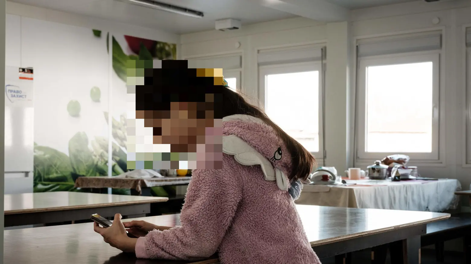 Una ragazzina al telefono Una ragazzina al telefono
