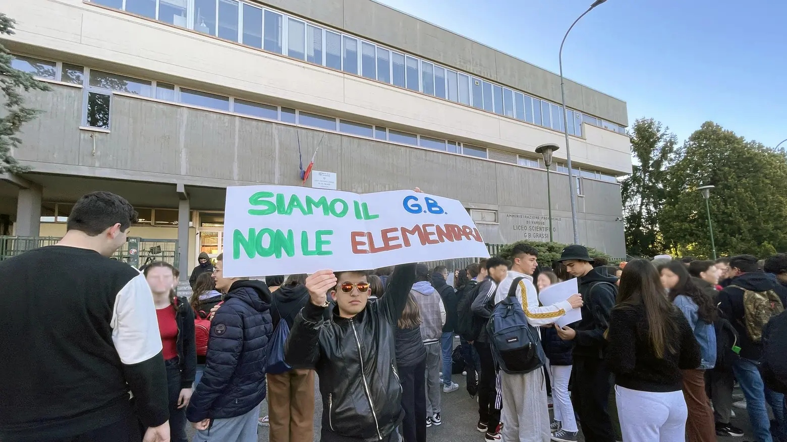 Il liceo Grassi in rivolta Gli studenti alzano la voce "Non siamo le elementari" Il liceo Grassi in rivolta Gli studenti alzano la voce "Non siamo le elementari"