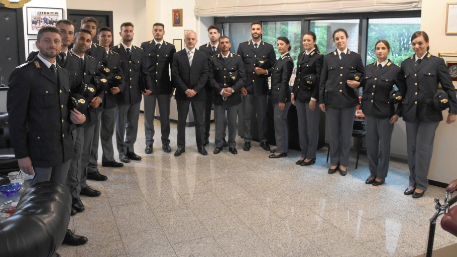 I 16 nuovi agenti della Polizia di Stato arrivati a Lecco