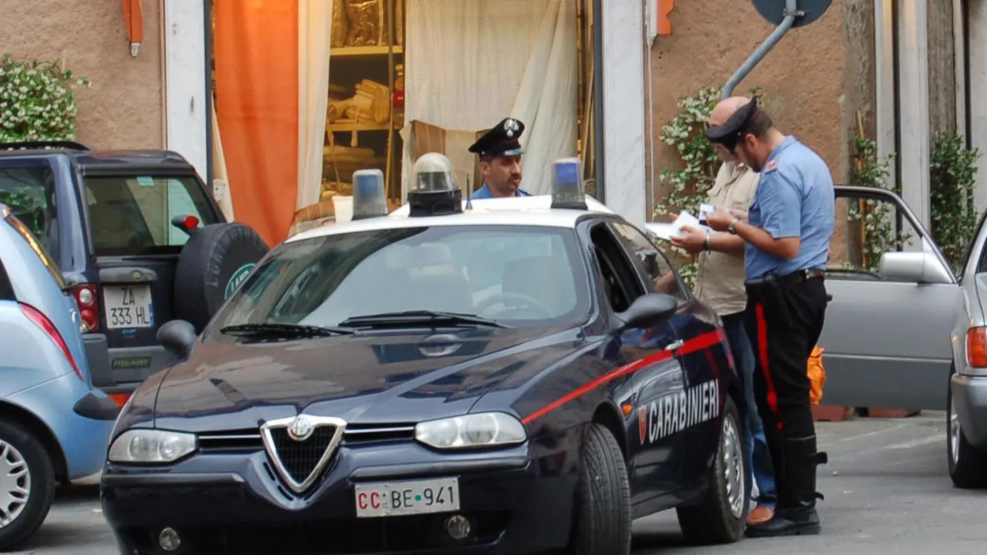 Seregno, sequestrano dipendenti della banca per farsi aprire il caveau: ma il colpo fallisce