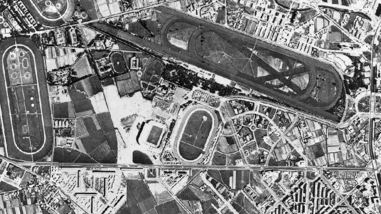 Milano, l'area di San Siro vista dall'alto nel 1954: ancora tanti terreni agricoli e lo stadio versione small Milano, l'area di San Siro vista dall'alto nel 1954: ancora tanti terreni agricoli e lo stadio versione small