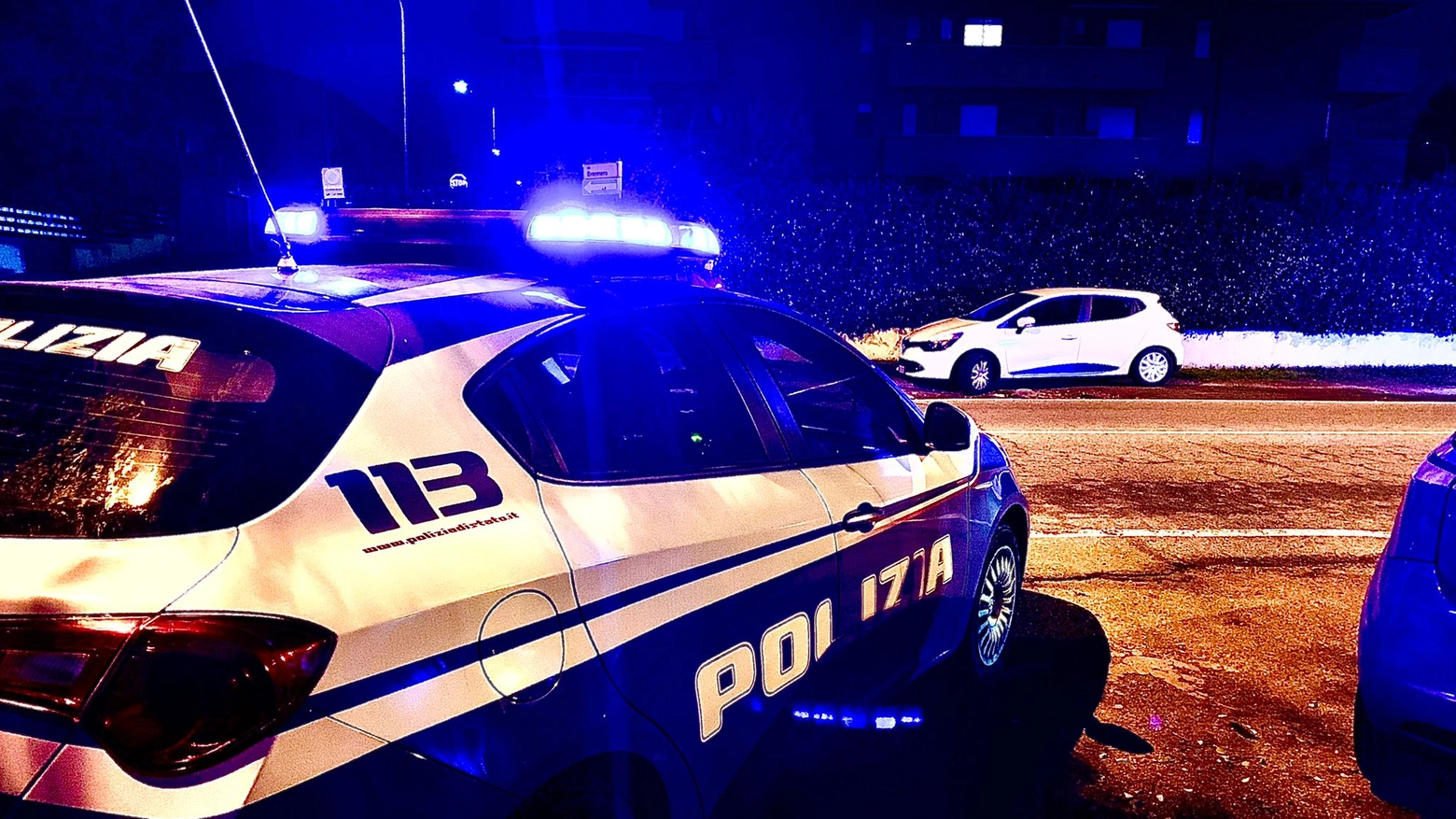 Una volante della Polizia Una volante della Polizia