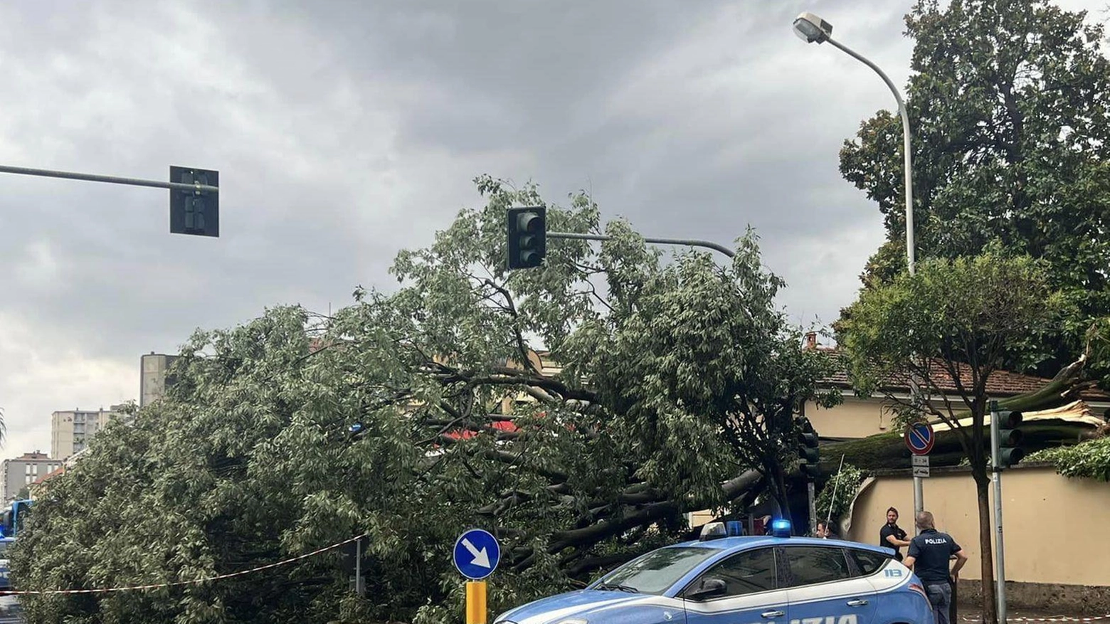 Incubo dal cielo "Boati tremendi Il tetto è volato" Incubo dal cielo "Boati tremendi Il tetto è volato"