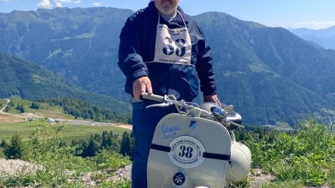 Tutti pazzi per la Vespa La corsa di Gennaro Tutti pazzi per la Vespa La corsa di Gennaro