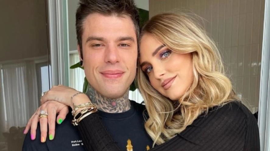 Fedez e la moglie Chiara Ferragni al centro di una bufera social Fedez e la moglie Chiara Ferragni al centro di una bufera social
