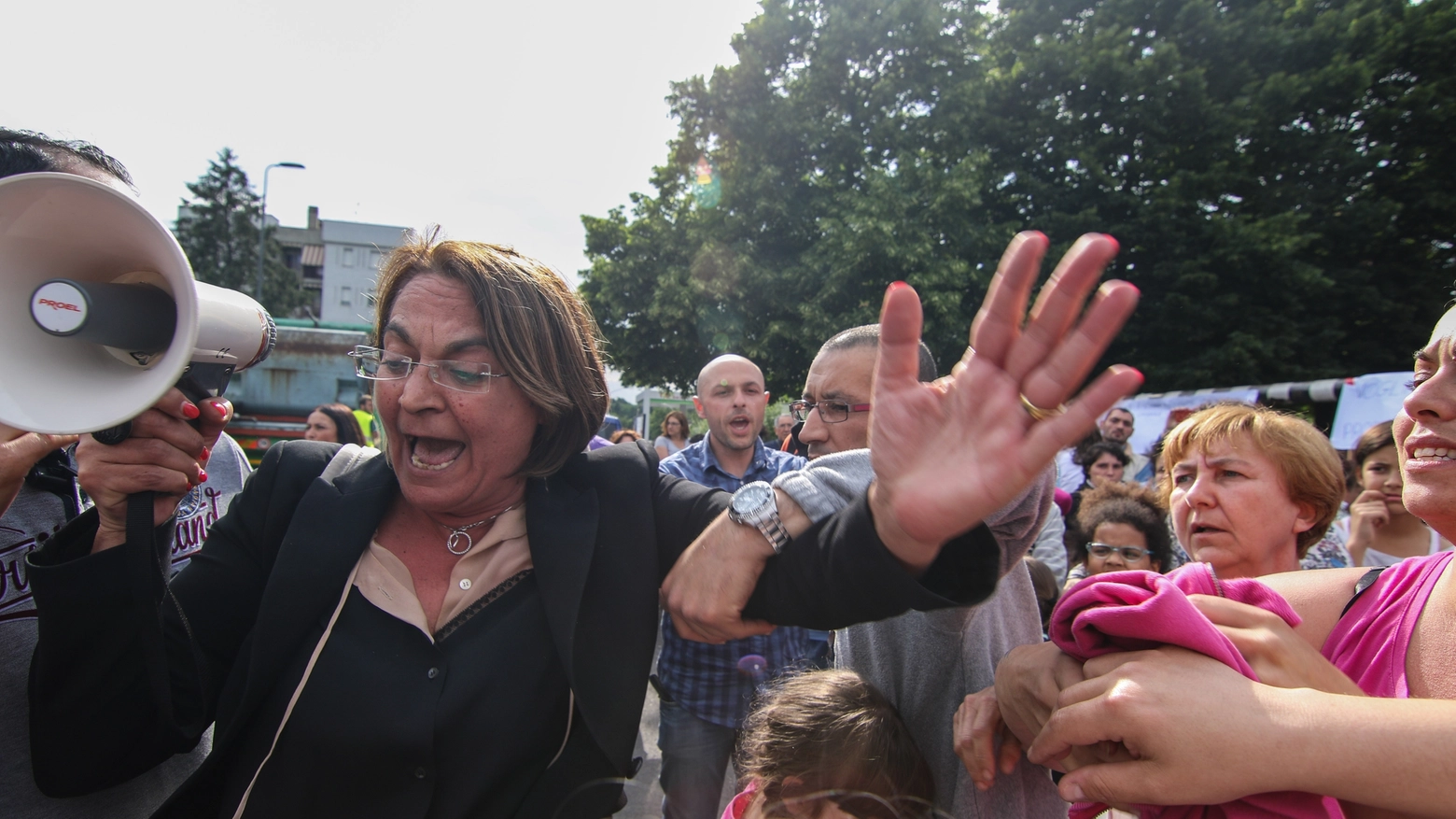 Carmela Rozza durante la protesta (Newpress)