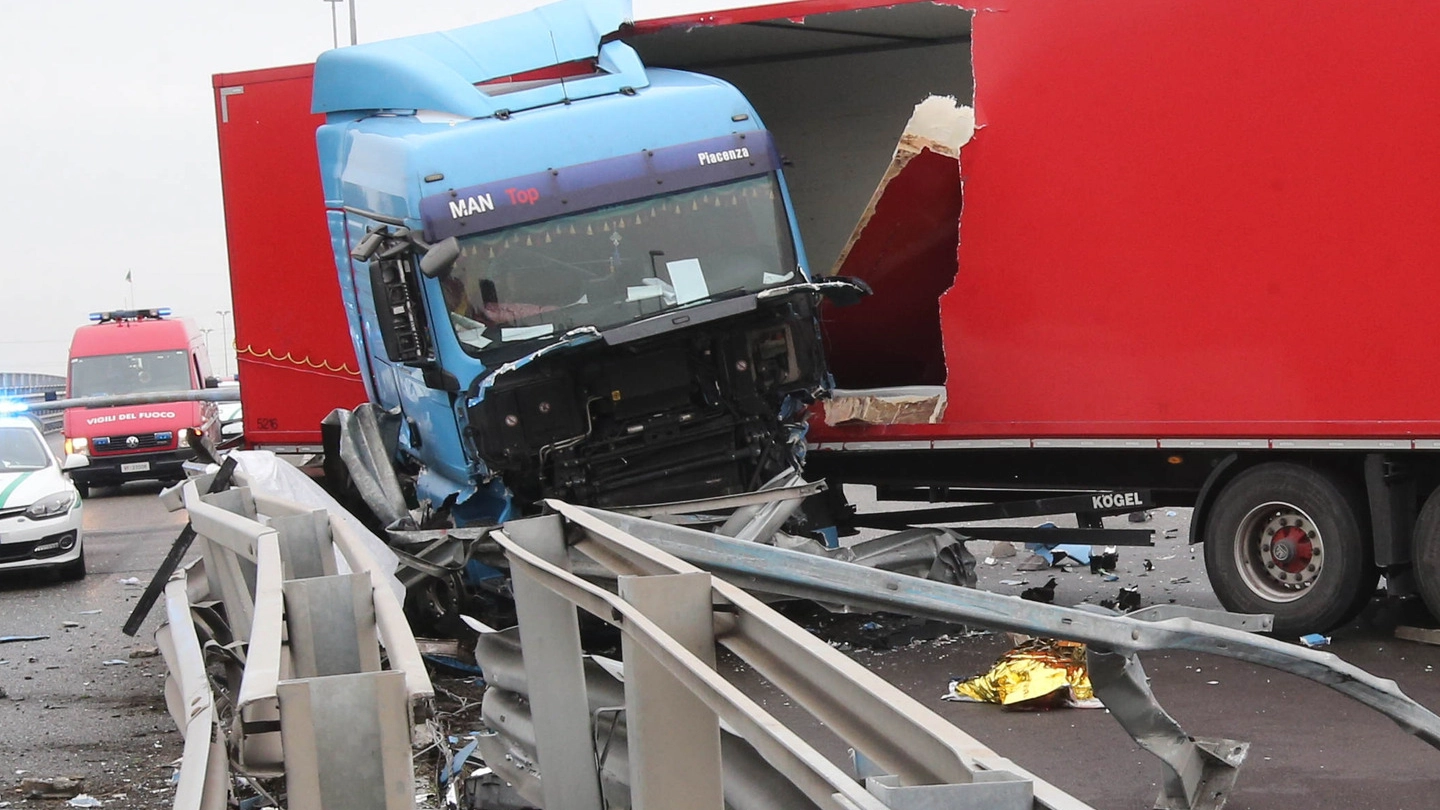 Il camion coinvolto nell'incidente