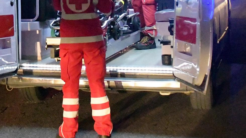 Schianto in tangenziale. Furgone si scontra con un’auto. Muore camionista di 51 anni
