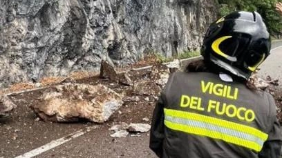 Chiuse per frana, provinciali ripulite da massi e detriti Chiuse per frana, provinciali ripulite da massi e detriti