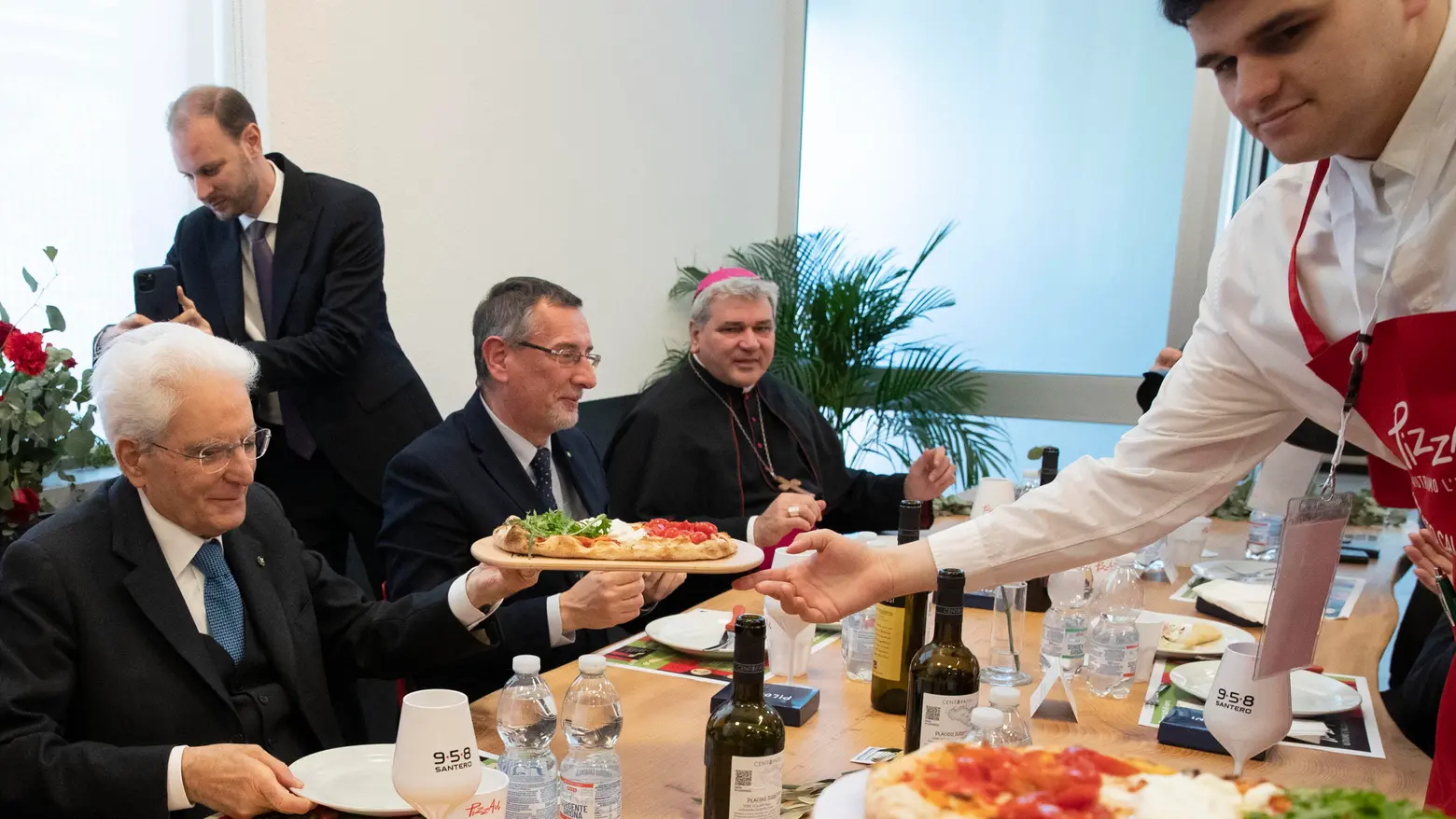 La pizza servita a Sergio Mattarella