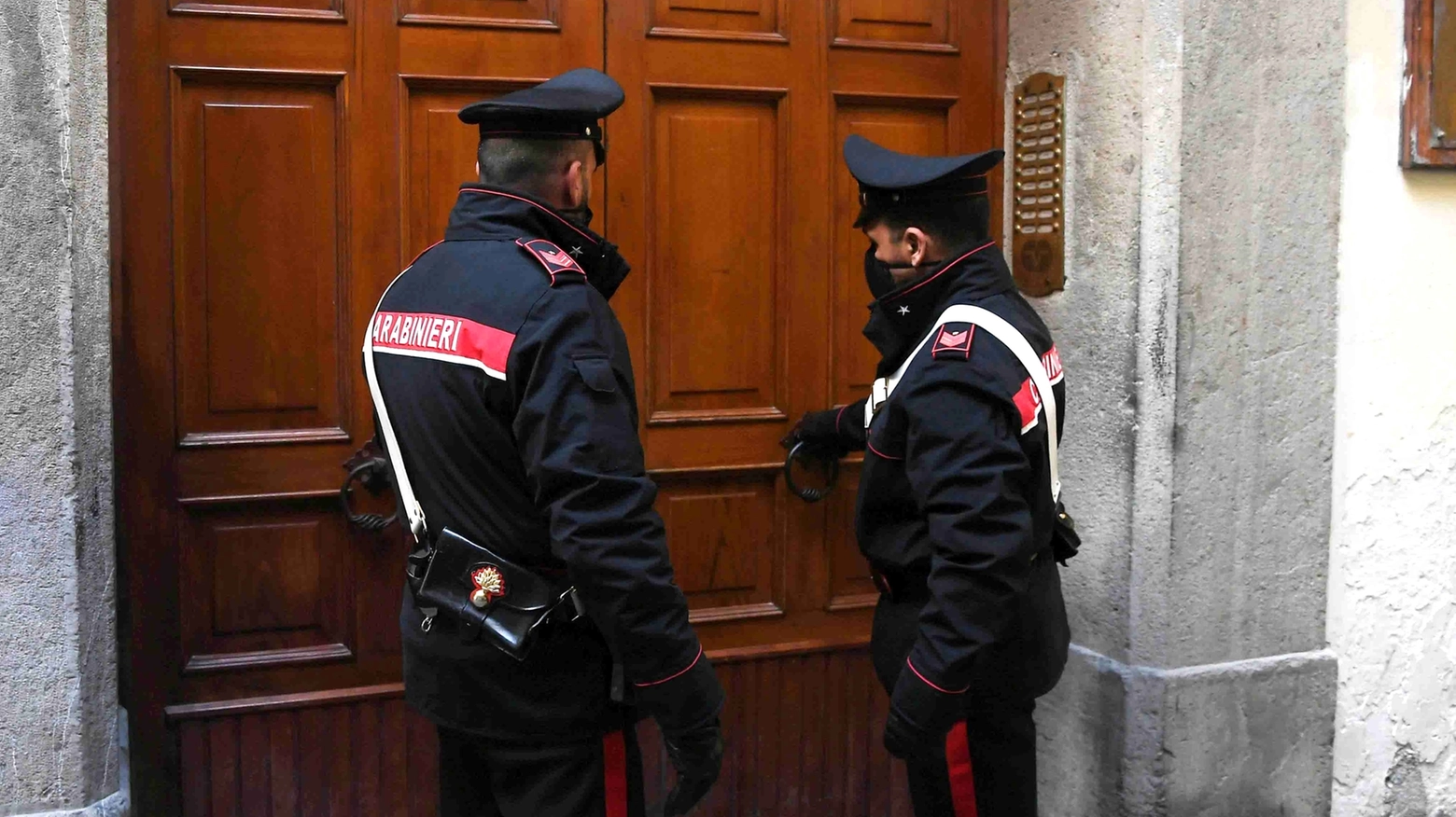 A trovare il corpo sono stati i vigili del fuoco dopo essere stati avvertiti dall’ex marito e dal figlio che, da diversi giorni, non avevano sue notizie
