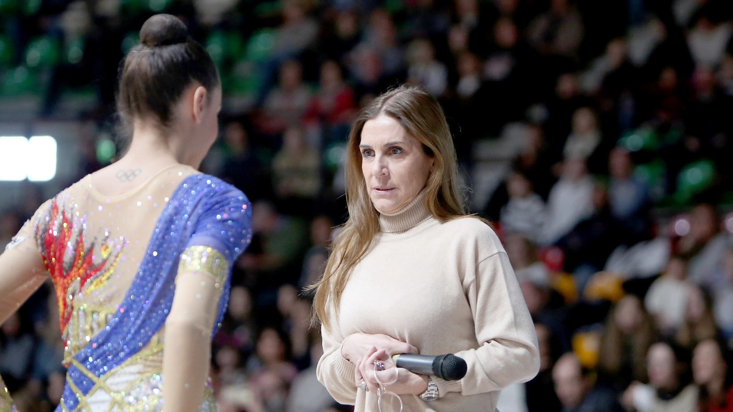 Emanuela Maccarani durante un allenamento a porte aperte delle Farfalle a Desio