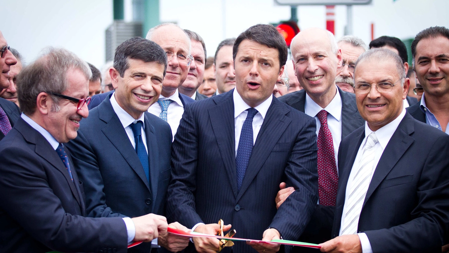 Da sinistra, Maroni, Lupi, Renzi e Francesco Bettoni all'inaugurazione della Brebemi