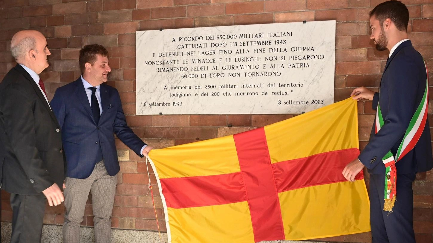 Targa a memoria degli Internati del Lodigiano: Lodi ricorda i 3.500 militari
Targa a memoria degli Internati del Lodigiano: Lodi ricorda i 3.500 militari